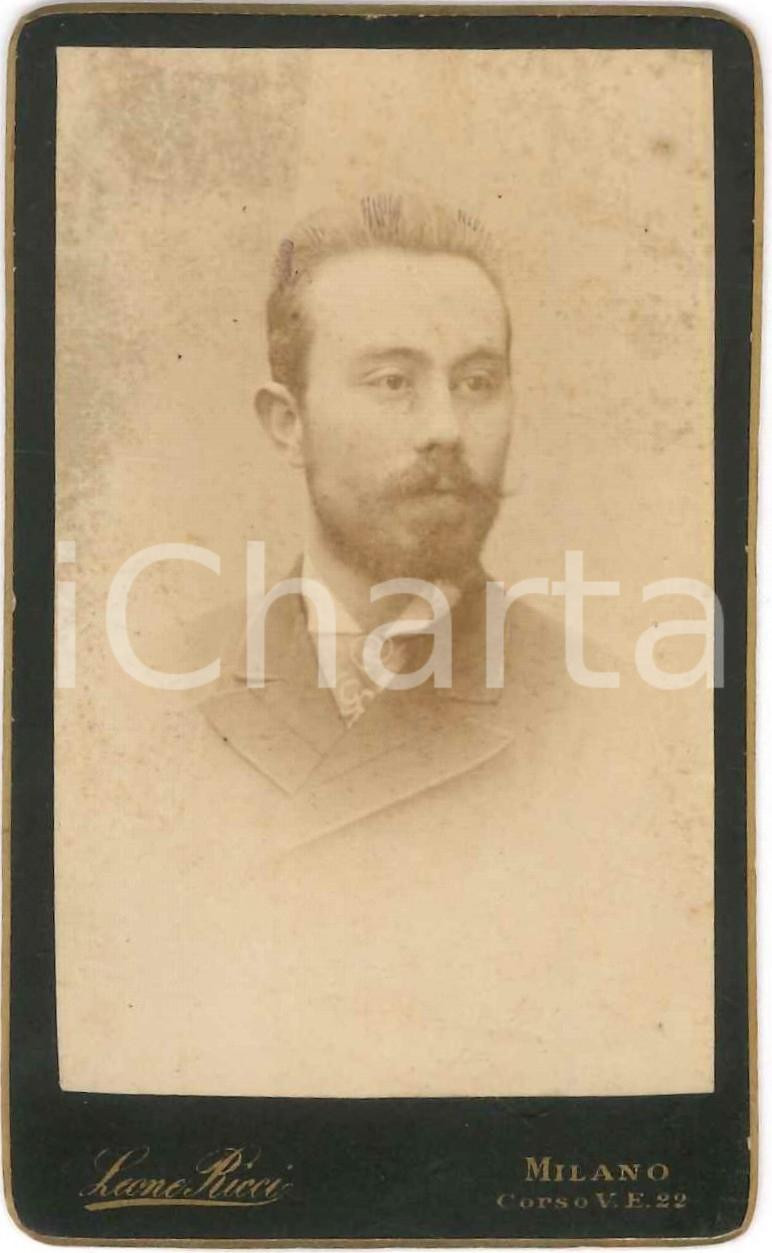 Fotografia d epoca originale 1885 ca MILANO Giovane uomo  Ritratto  Foto Leone RICCI CDV 1