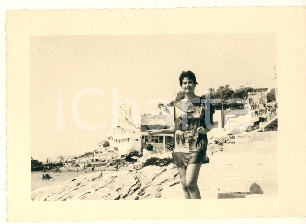 Fotografia d epoca originale 1960 ca GENOVA QUARTO DEI MILLE Lido con ristorante 7 NASI Foto ANIMATA 13x9 cm 1