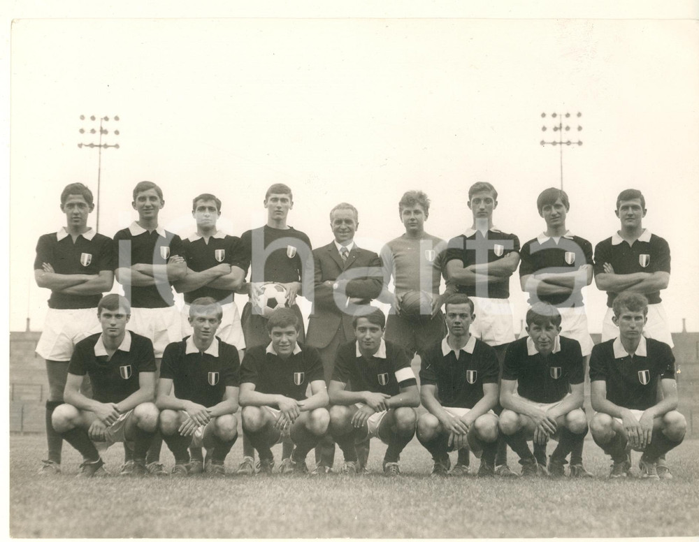 Fotografia d epoca originale 1965 ca CALCIO  TORINO FC  La squadra giovanile con i dirigenti Foto 24x18 cm 1