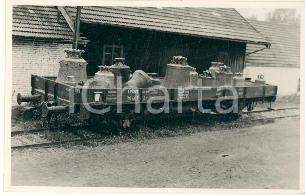 Fotografia d epoca originale 1940 ca WW2 ERFURT  DEUTSCHE REICHSBAHN Campane requisite Foto 14x9 cm 1