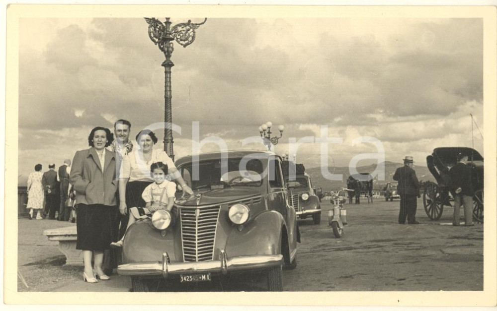 Fotografia d epoca originale 1950 FIRENZE Piazzale Michelangelo  Famiglia milanese con FIAT 1100 Foto 14x9 1