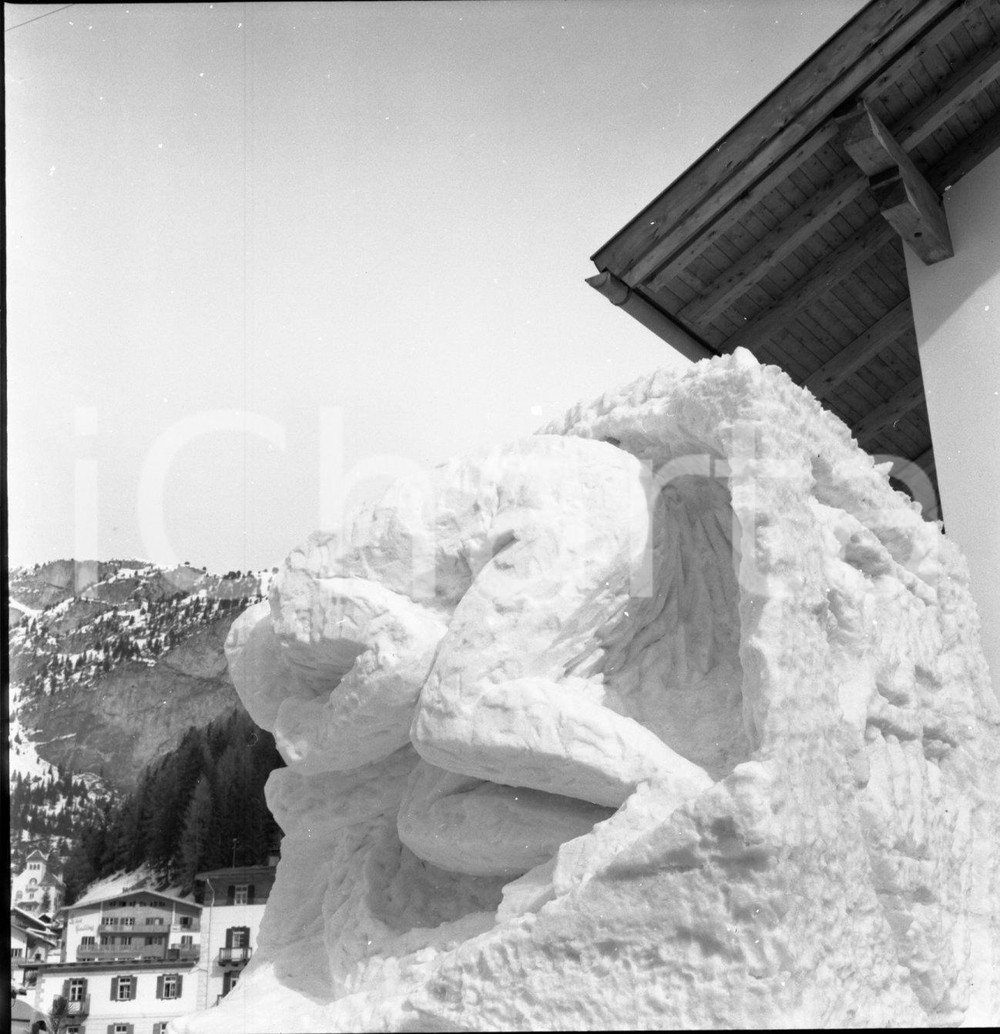 Fotografia d epoca originale 1965 SELVA DI VAL GARDENA scultura di neve NEGATIVO ORIGINALE 1