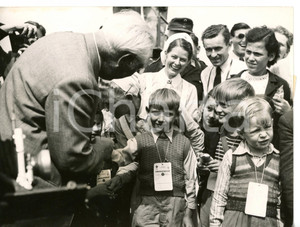 1953 COLONIA Theodor HEUSS welcoming children from Berlin *Photo 20x15 cm