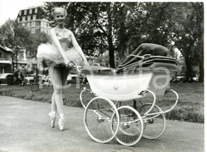 1953 LONDON Janice JEFFERY in ballet costume pushing a LINES BROS perambulator