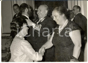 1962 PARIS Ambasciatore URSS Sergej VINOGRADOV accoglie il suo omologo a Cuba