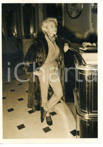 1958 TORINO L'attrice Martine CAROL in pelliccia *Fotografia 13x18 cm