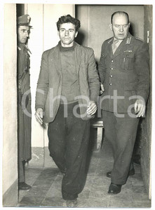 1955 ca BOLOGNA CRONACA NERA Carabinieri prendono in custodia presunto criminale