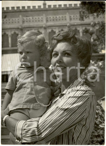 1958 VENEZIA Mostra Cinema - Carla DEL POGGIO con il figlio Alessandro LATTUADA