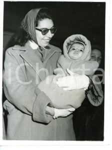 1955 LIVERPOOL Angela GAMONET with his five-months-old son *Photo 15x20 cm