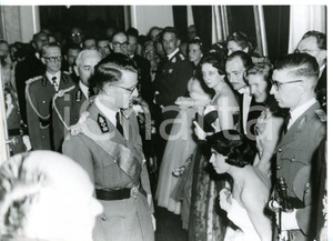 1955 ca BRUXELLES Ballo delle principesse - Arrivo di re Baldovino del BELGIO