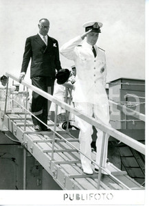 1953 NAPOLI Principe Alberto di LIEGI sull'attenti all'arrivo al porto *Foto 