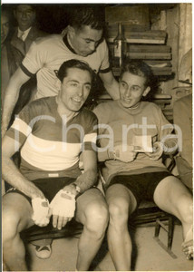 1955 PARIS CICLISMO - Omnium - Fausto COPPI e Jacques ANQUETIL in pausa *Foto