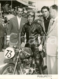 1953 GENOVA - MOTOCICLISMO 125 cc - Il vincitore Sergio PIERINI su moto AGUSTA