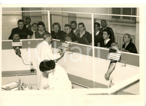 1956 TORINO Ospedale MOLINETTE - Banca del Sangue - Folla di volontari *Foto