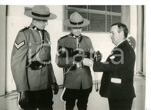 1964 CANADA Preparativi arrivo Regina ELISABETTA - Perquisizioni della Polizia