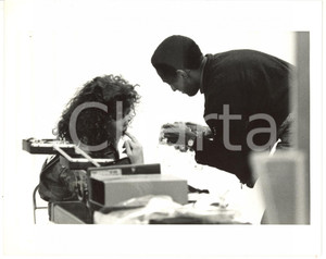1990 ca CINEMA L'attrice Kelly LeBROCK al trucco *Fotografia VINTAGE 25x20 cm