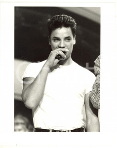 1990 ca MUSICA Cantante inglese Nick KAMEN sul palco (1) *Foto 20x25 cm