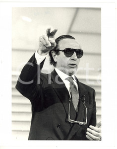 Fotografia d epoca originale 1985 ca FESTIVAL DI SANREMO Pippo BAUDO con occhiali da sole Foto VINTAGE 20x25 1