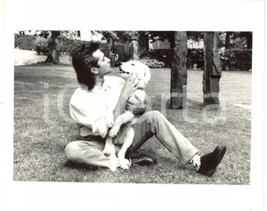 1985 ca MUSICA - SHALPY con il suo cane al parco - Foto VINTAGE 25x20 cm 
