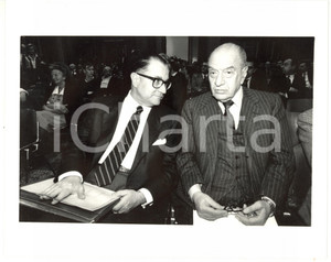1985 ca CONFINDUSTRIA Bruno VISENTINI con Pietro ARMANI durante conferenza *Foto