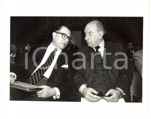 1985 ca CONFINDUSTRIA Bruno VISENTINI con Pietro ARMANI durante conferenza FOTO