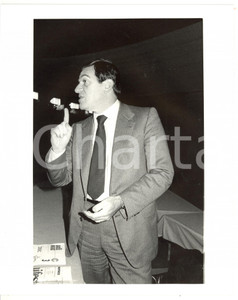1985 ca POLITICA - PSI Ritratto Giorgio BENVENUTO *Foto VINTAGE 20x25 cm Fotografia di agenzia. CONDIZIONI: G (ma lievi difetti di stampa)FORMATO: 20x25 cm  originale e autentica 1