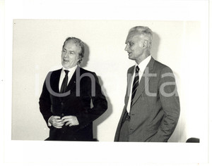 1985 ca POLITICA - PSI Giorgio STEHLER scherza con Antonio GIOLITTI - Foto 25x20