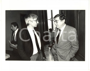 1985 ca ROMA Vincenzo SCOTTI scherza con il fisico Fabio PISTELLA *Foto 25x20 cm