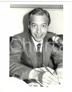 1990 ca GENOVA Ritratto di Gianni COZZI nel suo studio *Foto 20x25 cm