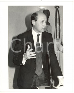 1985 ca MILANO - DC Bruno TABACCI al tavolo degli oratori *Fotografia 20x25 cm