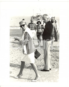 1985 ca CINEMA Delia SCALA a passeggio sul lungomare *Foto VINTAGE 20x25 cm