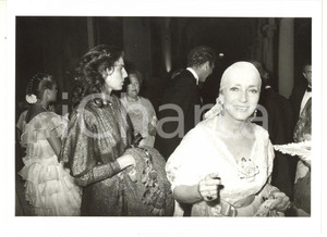 1985 ca COSTUME Valentina CORTESE con Antonia DELL'ATTE a una serata di gala 