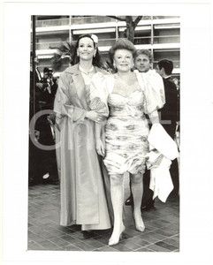 1980 ca CINEMA Ritratto di Claudine AUGER e REGINE a un festival - Foto 18x24