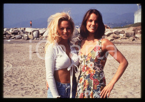 Fotografia d epoca originale 35mm vintage slide 1990ca Serie tv BAYWATCH Pamela ANDERSON e  Alexandra PAUL 1