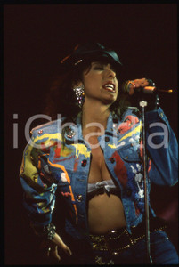Fotografia d epoca originale 35mm vintage slide 1990 ca Sabrina SALERNO in concerto 22 1