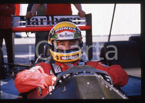 Fotografia d epoca originale 35mm vintage slide 1988 IMOLA Ayrton SENNA ritratto su MCLAREN MP4/4 1