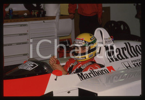 Fotografia d epoca originale 35mm vintage slide 1988 FORMULA 1 Ayrton SENNA a bordo della MCLAREN MP4/4 4 1