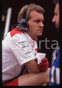 Fotografia d epoca originale 35mm vintage slide 1990ca FORMULA 1  Ingegnere team MCLAREN ritratto ai box 1