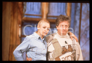 35mm vintage slide* 1991 FANTASTICO 12 - Raffaella CARRA' e Gianfranco D'ANGELO   Diapositiva d'epoca, in formato 35 mm. CONDIZIONI: GOODE' severamente vietata la riproduzione. Tutti i diritti sono riservati. ICharta mette in vendita, sul negozio eBay e in esclusiva sul sito "icharta" il proprio archivio composto da numerose diapositive e negativi fotografici d'epoca, tutti originali e autentici, che attraversano la storia del costume italiano tra gli la fine degli anni Sessanta e Novanta.Si tratta di uno sguardo inedito sull'attualit&agrave;, la politica, la vita quotidiana, il gossip e la cultura, che fotografa il cambiamento della nazione in quest'ultimo scorcio del XX secolo. Un'occasione unica per il mercato del collezionismo, che vede finalmente disponibile un archivio eccezionale per vastit&agrave;, tematiche e condizioni, in un settore (il negativo fotografico e la diapositiva) di assoluta novit&agrave; e dalle interessanti prospettive di investimento.  originale e autentica 1