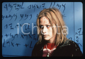 35mm vintage slide* 1999 Film STIGMATA - Patricia ARQUETTE in una scena (2)   Diapositiva d'epoca, in formato 35 mm. CONDIZIONI: GOODE' severamente vietata la riproduzione. Tutti i diritti sono riservati. ICharta mette in vendita, sul negozio eBay e in esclusiva sul sito "icharta" il proprio archivio composto da numerose diapositive e negativi fotografici d'epoca, tutti originali e autentici, che attraversano la storia del costume italiano tra gli la fine degli anni Sessanta e Novanta.Si tratta di uno sguardo inedito sull'attualit&agrave;, la politica, la vita quotidiana, il gossip e la cultura, che fotografa il cambiamento della nazione in quest'ultimo scorcio del XX secolo. Un'occasione unica per il mercato del collezionismo, che vede finalmente disponibile un archivio eccezionale per vastit&agrave;, tematiche e condizioni, in un settore (il negativo fotografico e la diapositiva) di assoluta novit&agrave; e dalle interessanti prospettive di investimento.  originale e autentica 1