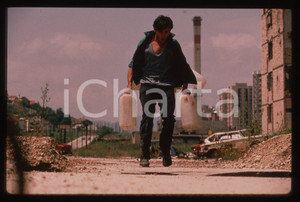 Fotografia d epoca originale 35mm vintage slide 1997 WELCOME TO SARAJEVO di Michael WINTERBOTTOM  una scena 1