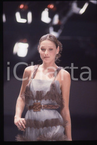 Fotografia d epoca originale 35mm vintage slide 1990ca MODA  Carla BRUNI durante una sfilata di moda 2 1