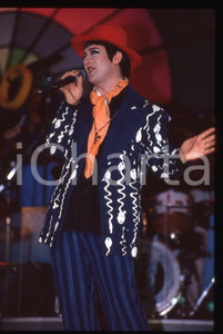 Fotografia d epoca originale 35mm vintage slide 1990ca MUSICA Boy GEORGE durante un concerto 1