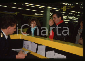 35mm vintage slide* 1990 MILANO MALPENSA Jerry LEWIS ritratto in aeroporto (5)