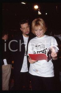 Fotografia d epoca originale 35mm vintage slide 1998 ITALIA 1 Simona VENTURA e Fabio VOLO a LE IENE 5 1