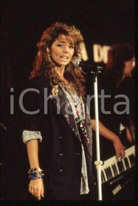 SANDRA Ann LAUER - MUSIC Pop singer on a stage 1985 ca * 35 mm vintage slide 64