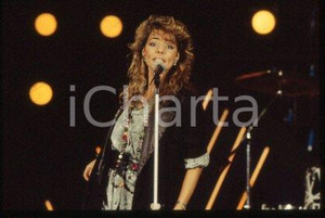 SANDRA Ann LAUER - MUSIC Pop singer on a stage 1985 ca * 35 mm vintage slide 68