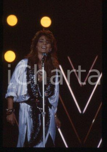 SANDRA Ann LAUER - MUSIC Pop singer on a stage 1985 ca * 35 mm vintage slide 71
