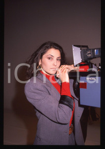 35mm vintage slide* 1989 ITALIA TV Nina SOLDANO con videocamera VAROTAL (2)