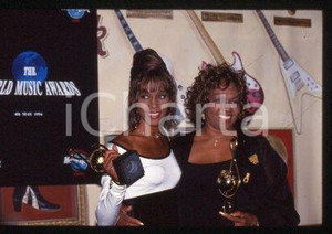 Whitney HOUSTON & mother Cissy WORLD MUSIC AWARDS 1994 ca* 35mm vintage slide 10